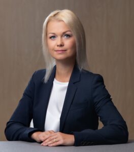 Annika Valksaare, Plaat Detaili finantsjuht